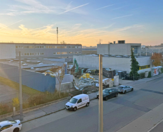 Abriss des alten Bürogebäudes in der Hosnedlgasse